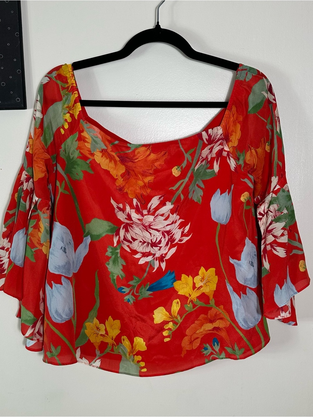Alice + Olivia Red Floral Off-Shoulder silk Blouse